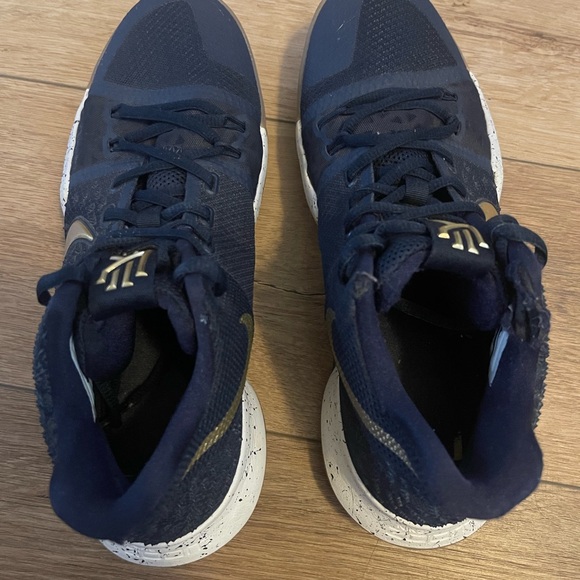 Nike Kyrie 3 Irving basketball shoes men’s size 9 sneakers obsidian gold - Picture 11 of 15